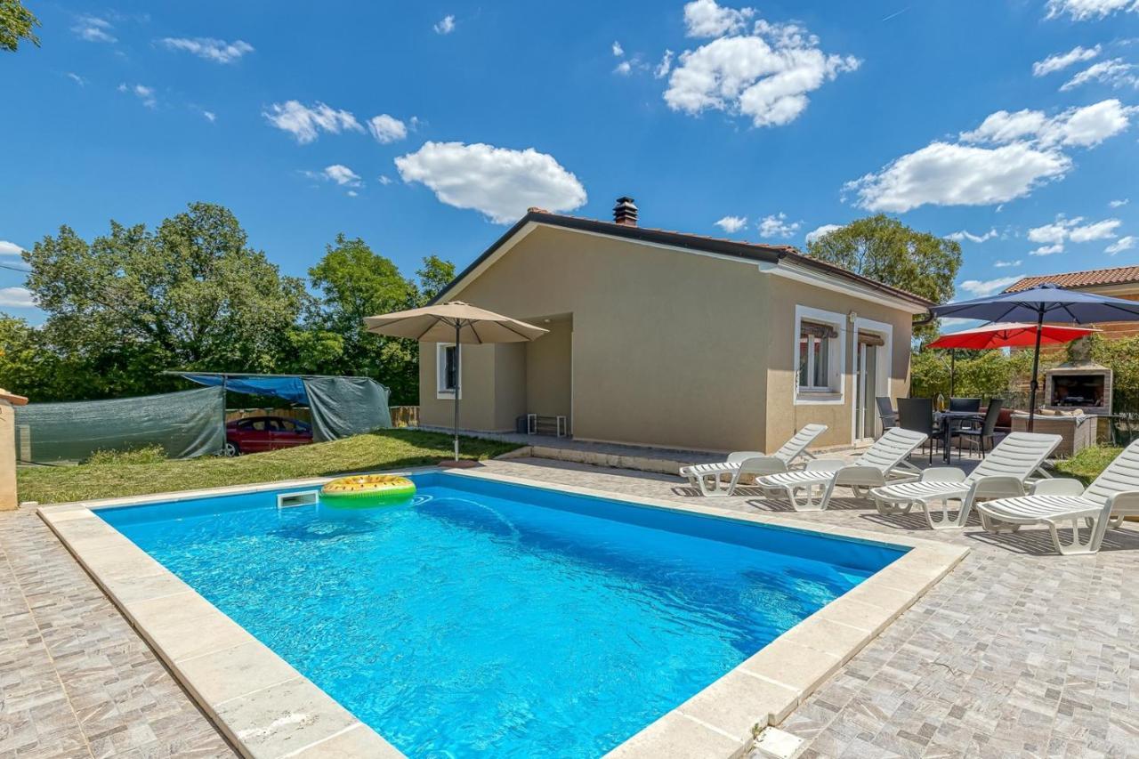 Holiday House Mir Kanfanar Exterior photo